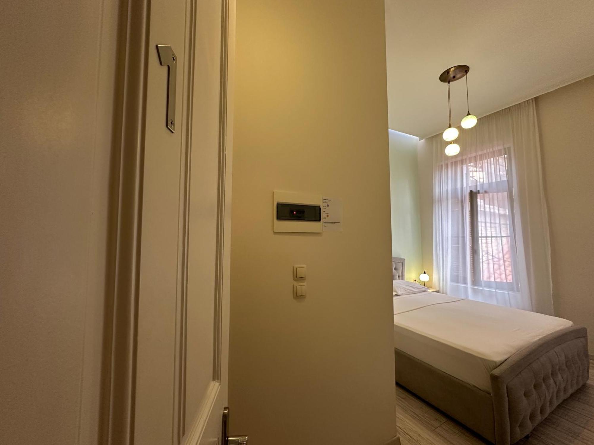 Theasis Athens Bed & Breakfast Exterior photo